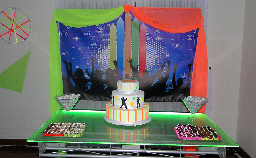 Mesa de acrilico com luzes para o bolo